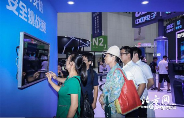 體驗(yàn)“竊聽(tīng)風(fēng)云”、破解智能門鎖……中國(guó)電子、奇安信聯(lián)合亮相2019網(wǎng)安博覽會(huì)