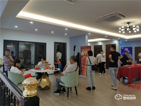 600平米王力南寧新形象旗艦店，開業當天業績就突破30萬！