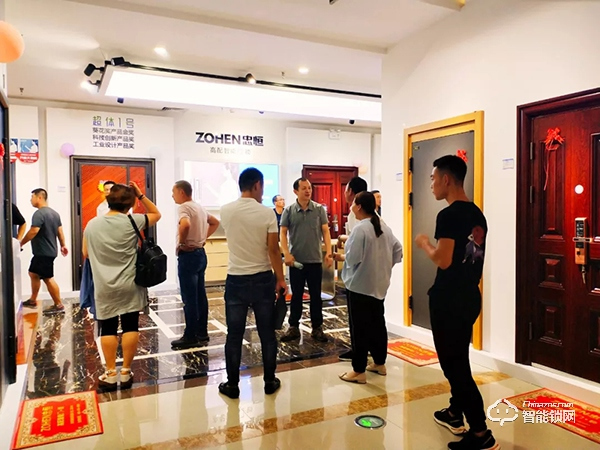 中國智能鎖網(wǎng)祝賀：忠恒高配智能門鎖淄博旗艦店迎開門紅