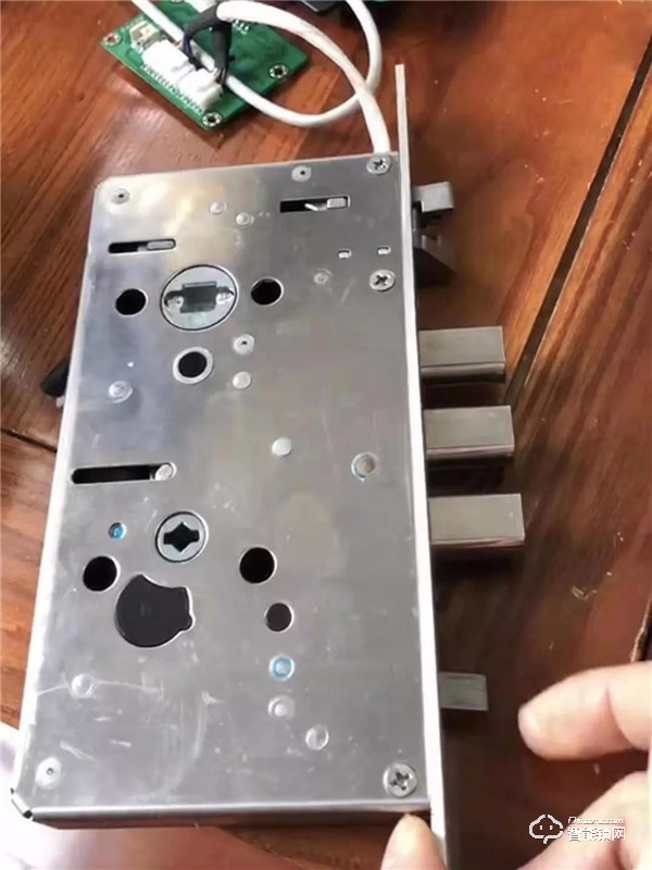 不只是高顏值！超人推拉式智能門鎖T1，正式上線！