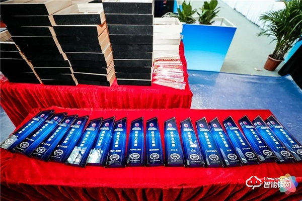 首次亮相即獲4項行業大獎，海爾智能門值得