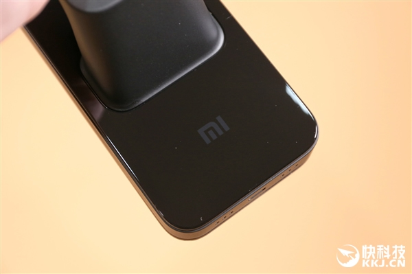 小米首款高端全自動智能鎖圖賞，1699元一觸即開門