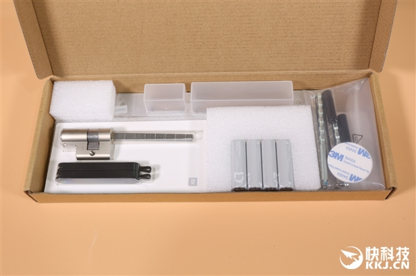 小米首款高端全自動智能鎖圖賞，1699元一觸即開門