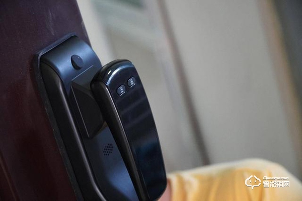 換上人生第一把智能鎖，不帶鑰匙的感覺真是太爽了