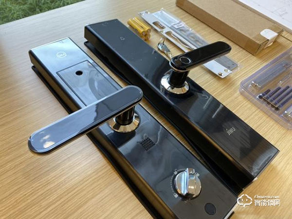 999媲美3999，是誰在攪局智能鎖市場？網(wǎng)友：蘇寧小Biu干的