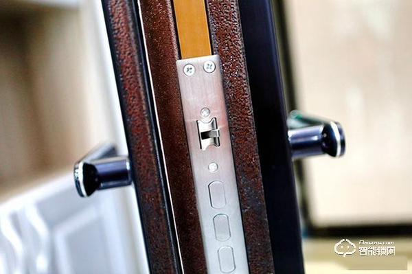 999媲美3999，是誰在攪局智能鎖市場？網(wǎng)友：蘇寧小Biu干的