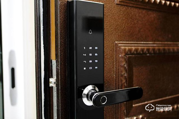 999媲美3999，是誰在攪局智能鎖市場？網(wǎng)友：蘇寧小Biu干的