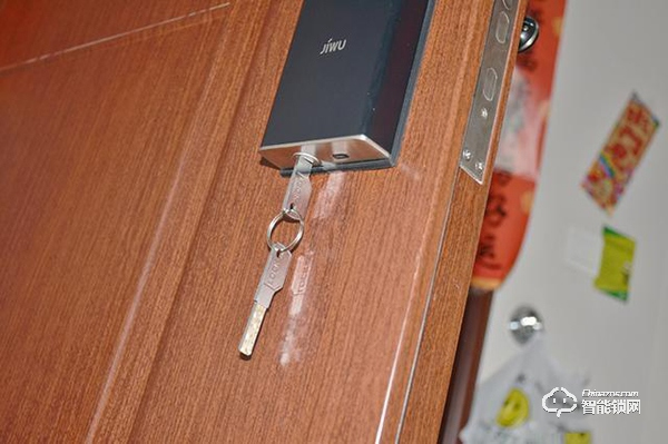 999媲美3999，是誰在攪局智能鎖市場？網(wǎng)友：蘇寧小Biu干的