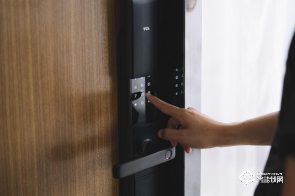 德國(guó)IF紅點(diǎn)獎(jiǎng)團(tuán)隊(duì)操刀，TCL這款智能鎖實(shí)在太硬核