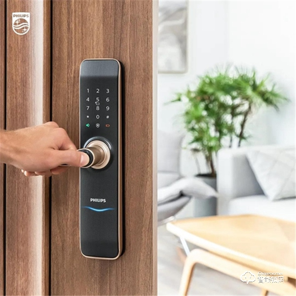 飛利浦智能鎖7100DS：采用IML拉絲工藝，指紋傳感器融于把手處