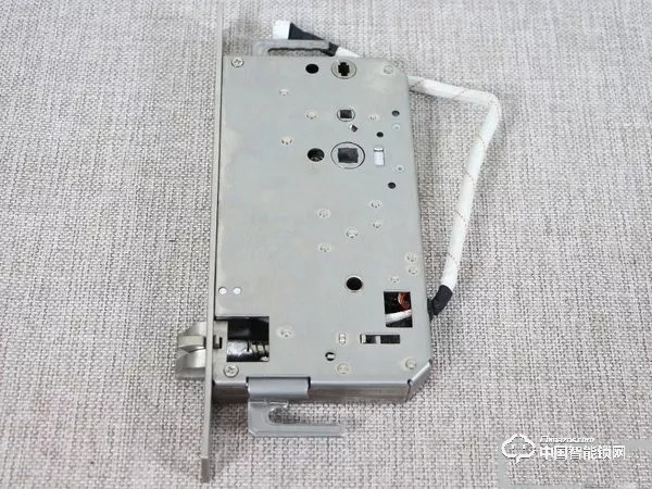 歐瑞博T1智能門(mén)鎖體驗(yàn)：指紋識(shí)別精準(zhǔn)支持多項(xiàng)智能防護(hù)