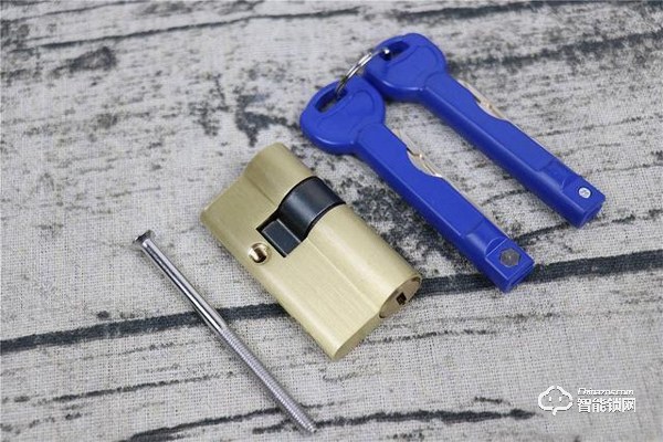 小益E206指紋鎖使用測評 千元鎖表現(xiàn)更出色