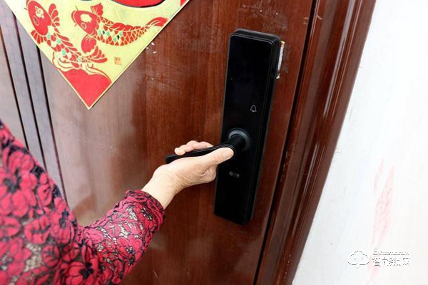 小益E206指紋鎖使用測評 千元鎖表現(xiàn)更出色