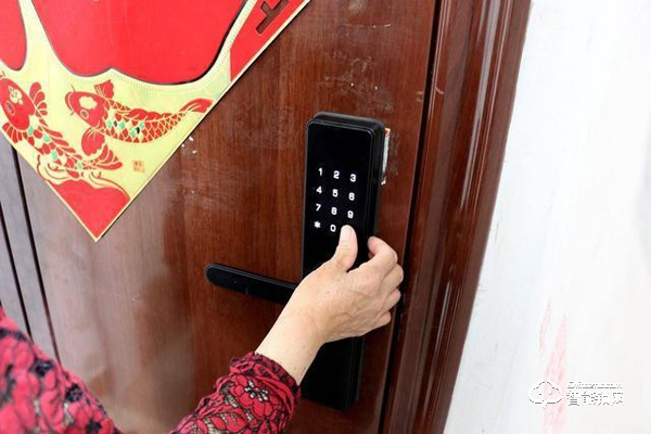 小益E206指紋鎖使用測評 千元鎖表現(xiàn)更出色