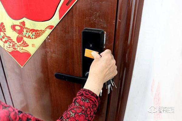 小益E206指紋鎖使用測評 千元鎖表現(xiàn)更出色