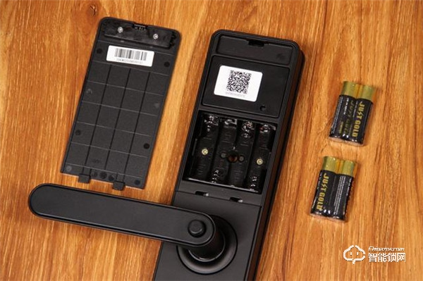 指紋鎖界的價格屠夫 小益指紋鎖E206入手體驗