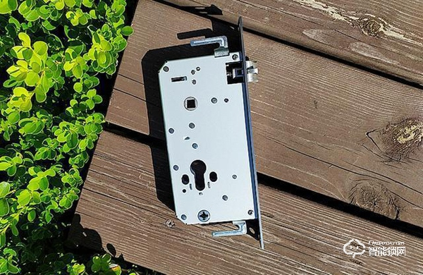 方正智能鎖評測：高科技時(shí)代，用方正智能鎖住家的安全