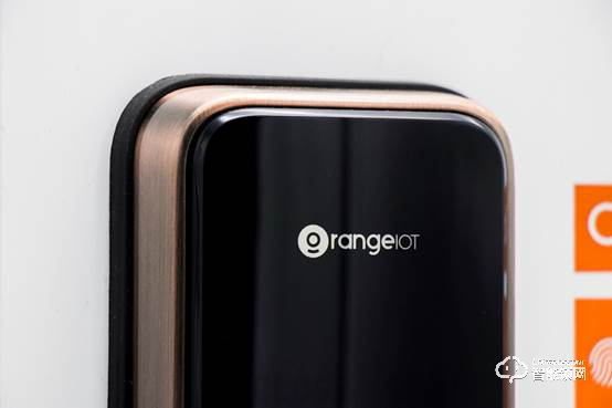 實力與顏值雙爆表！桔子物聯Orange R9全自動推拉智能鎖評測