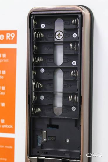 實力與顏值雙爆表！桔子物聯Orange R9全自動推拉智能鎖評測