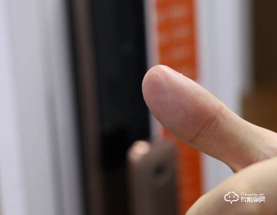 實力與顏值雙爆表！桔子物聯Orange R9全自動推拉智能鎖評測