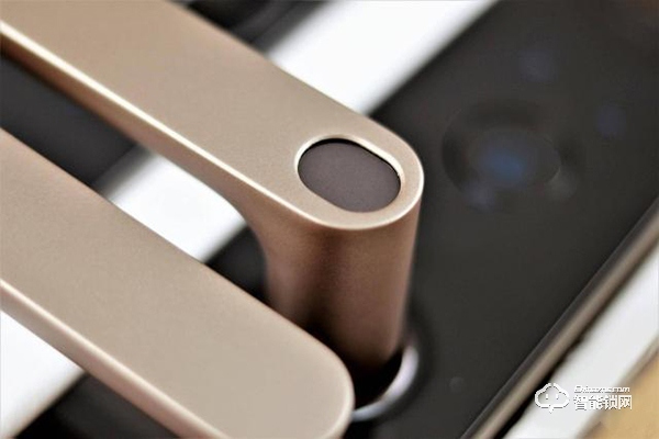 產(chǎn)品設(shè)計與定價嚴重不符？米家智能門鎖磨砂金安裝體驗測評