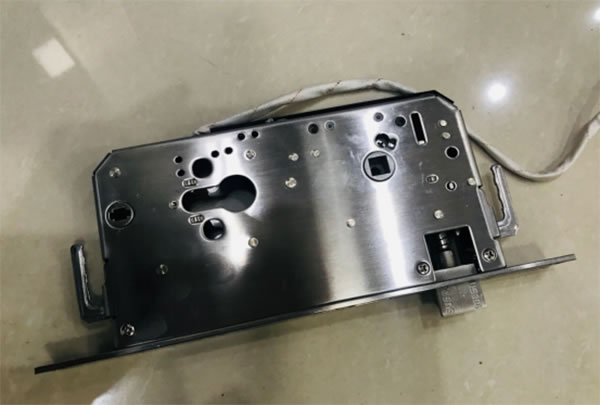 有滑蓋和無滑蓋智能鎖哪個好？櫻花指紋鎖6188真實開箱評