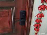 未關(guān)門立即提醒，指紋識(shí)別又快又準(zhǔn)，TCL K5智能鎖實(shí)測(cè)體驗(yàn)