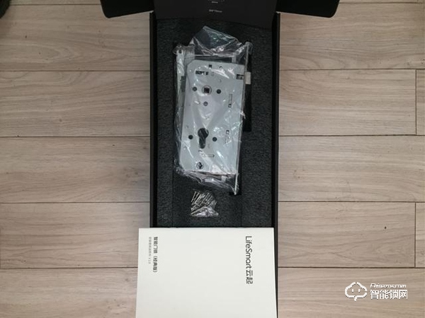 這款云起指紋鎖是榮獲了IF設計大獎的產品設計材質做工都無可挑剔