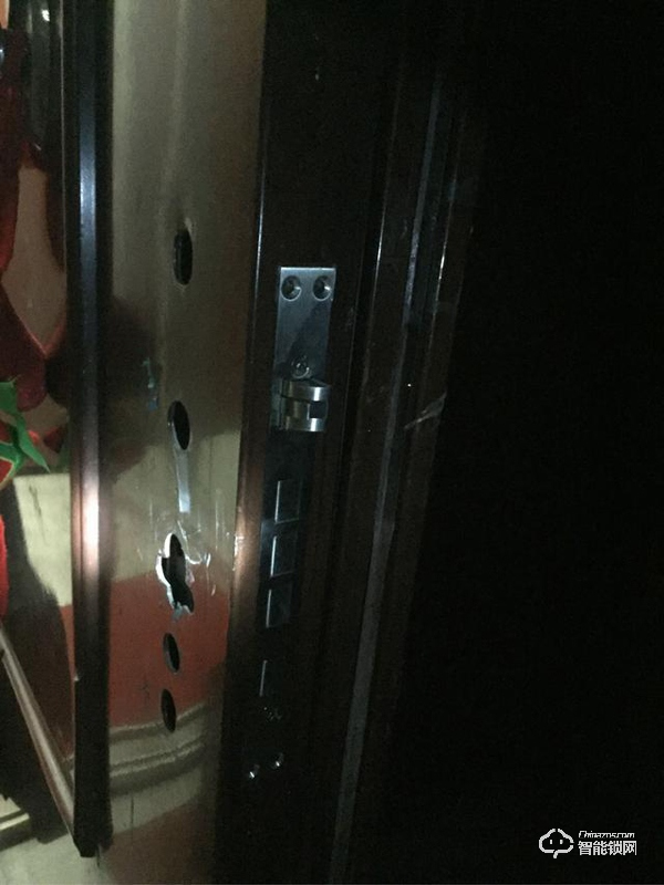 這款云起指紋鎖是榮獲了IF設計大獎的產品設計材質做工都無可挑剔