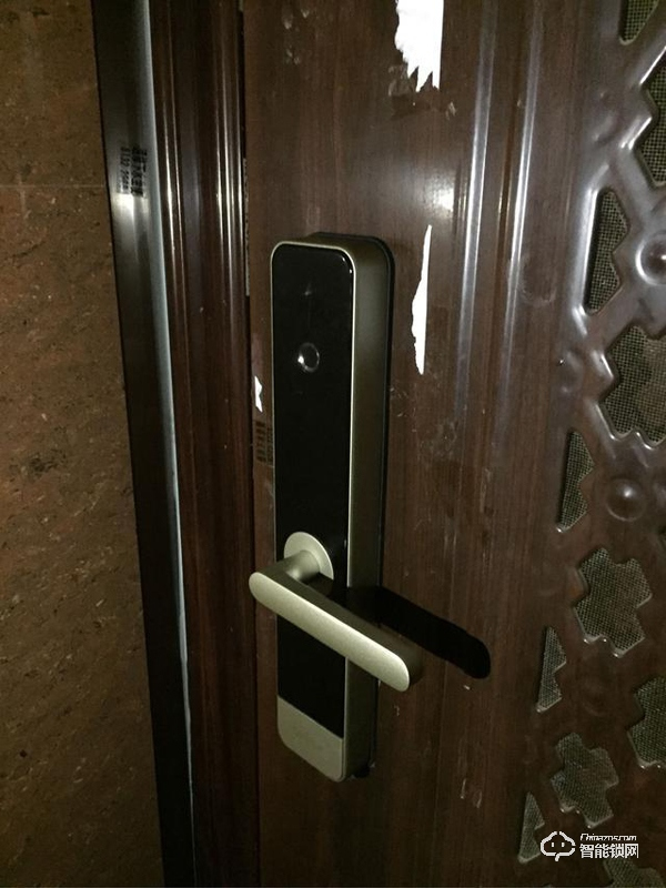 這款云起指紋鎖是榮獲了IF設計大獎的產品設計材質做工都無可挑剔