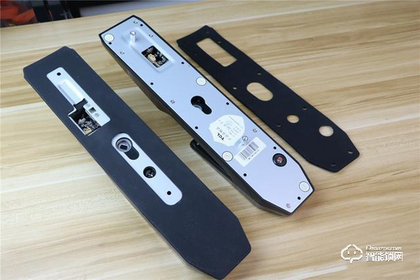 TCL智能鎖實力攪局，外觀新穎別樹一幟，一鍵開關更方便