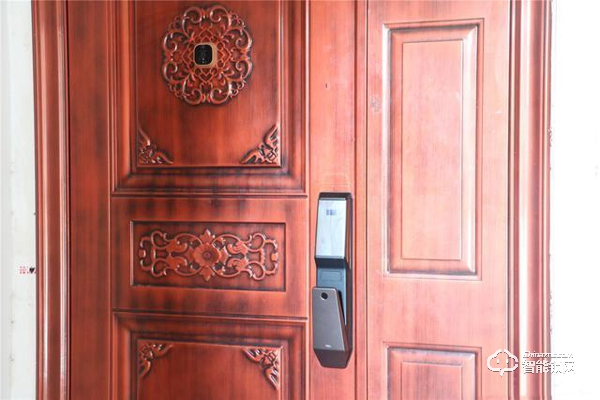 TCL智能鎖實力攪局，外觀新穎別樹一幟，一鍵開關更方便