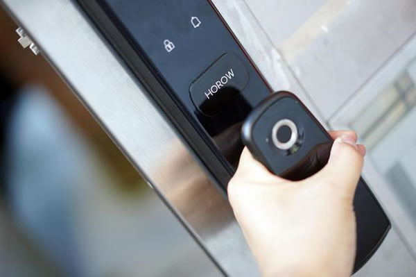 便捷安全兩不誤，希箭C1炫酷黑全自動智能鎖入手記