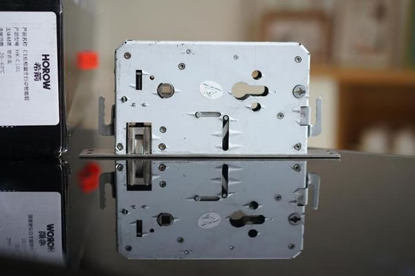 便捷安全兩不誤，希箭C1炫酷黑全自動智能鎖入手記