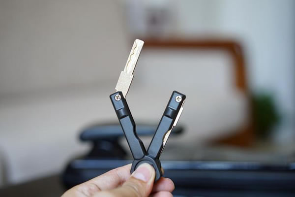 便捷安全兩不誤，希箭C1炫酷黑全自動智能鎖入手記