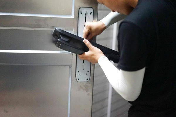 便捷安全兩不誤，希箭C1炫酷黑全自動智能鎖入手記