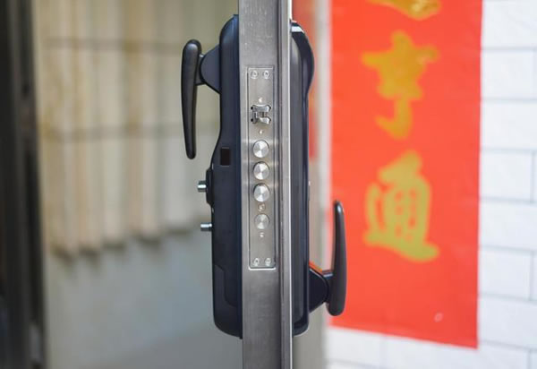 便捷安全兩不誤，希箭C1炫酷黑全自動智能鎖入手記