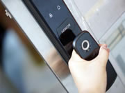 便捷安全兩不誤，希箭C1炫酷黑全自動智能鎖入手記