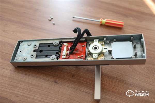 青稞智能鎖T7拆機評測，售價2999除了屏幕還有華為智卡認證！