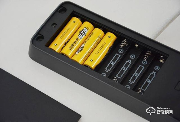 用防彈玻璃做面板，到底有多堅固，創米小白智能門鎖G1親測