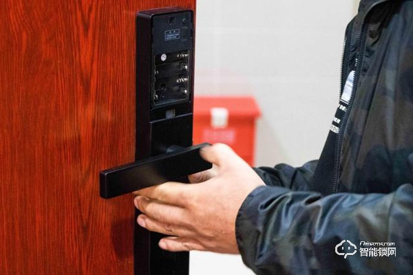 用了再也回不去，更換歐瑞博智能鎖 C1 的親身經歷