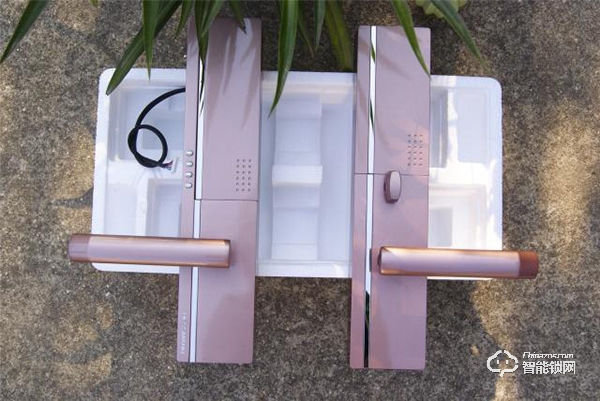 德施曼指紋鎖怎么樣？阿里云智能鎖、小嘀T7、小嘀指紋鎖V5測評