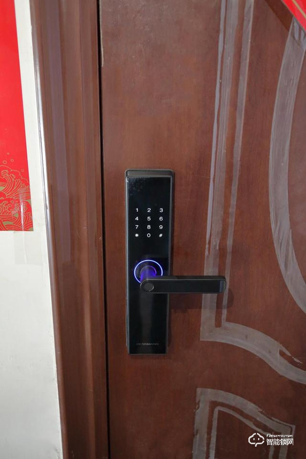 指紋鎖什么品牌好？德施曼、鹿客、派瑞軍工裝甲智能鎖試用測評