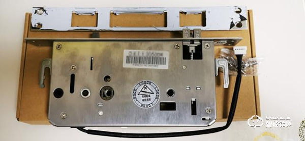 指紋鎖什么品牌好？德施曼、鹿客、派瑞軍工裝甲智能鎖試用測評