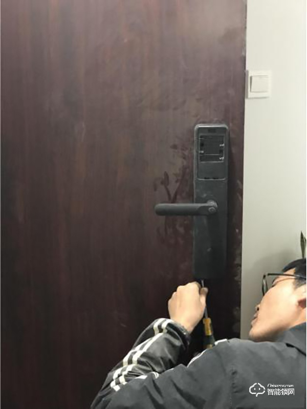 智能門(mén)鎖小米有品定制版測(cè)評(píng)：簡(jiǎn)約而不簡(jiǎn)單！是家的安全官！