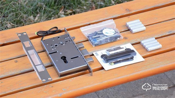 開啟智能生活第一步，米家推拉式智能門鎖體驗