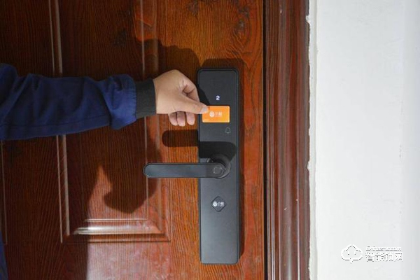 夠安全，買得起，售價僅幾百元的小益E206T智能鎖測評