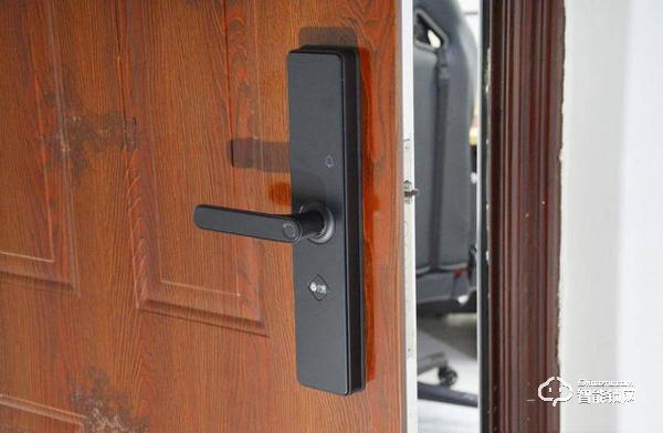 夠安全，買得起，售價僅幾百元的小益E206T智能鎖測評