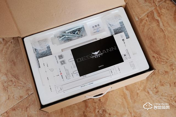 德施曼R7人臉識(shí)別智能鎖，換一個(gè)更加輕松的方式進(jìn)家門