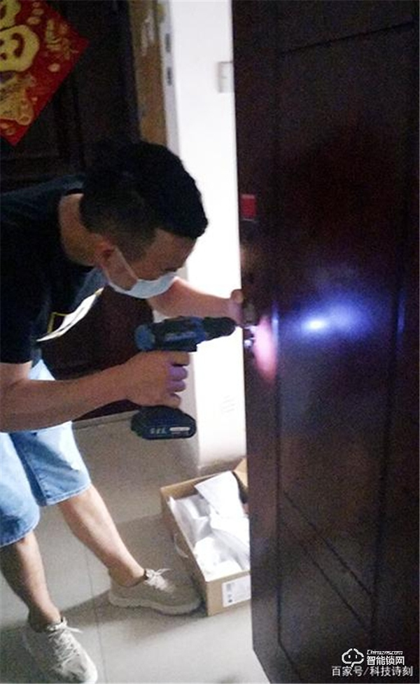 小愛同學開門，從此不帶鑰匙、性價比之王！小益E206MI智能鎖測評